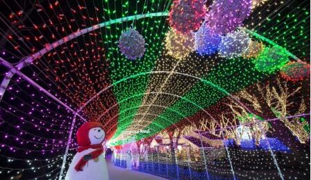 主題公園亮化設(shè)計如何推動園區(qū)夜間經(jīng)濟增長？