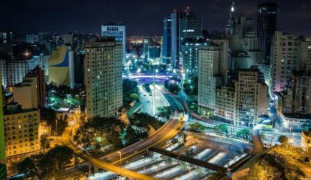 道路亮化工程設(shè)計(jì)，如何平衡亮化與美化的關(guān)系？